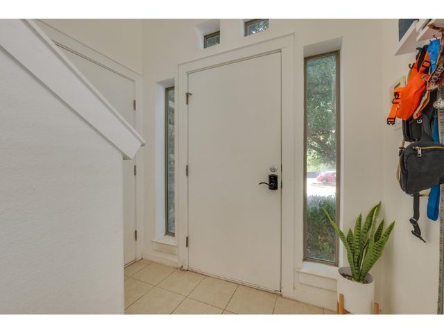 2001 Faro DR 53, Austin, TX 78741