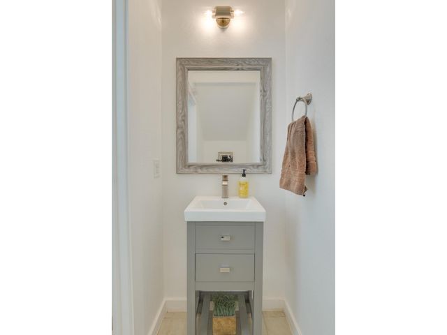 2001 Faro DR 53, Austin, TX 78741