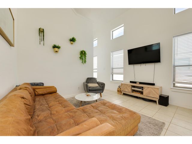 2001 Faro DR 53, Austin, TX 78741