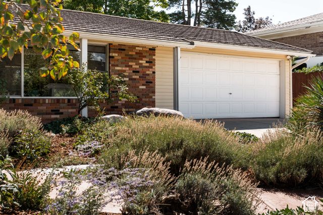 2582 E CAVALIER DR, Cottonwood Heights, UT 84121