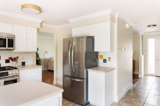 2582 E CAVALIER DR, Cottonwood Heights, UT 84121