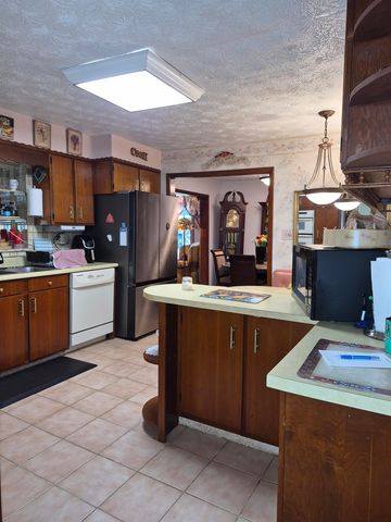 957 Walker Branch Rd., Huntington, WV 25704