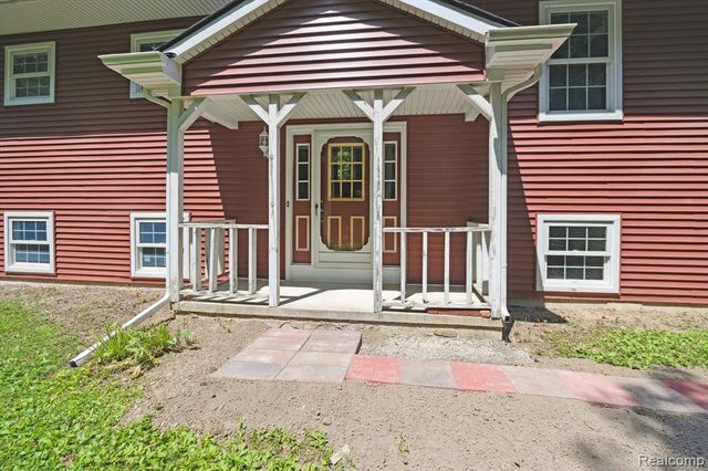 5849 Whispering Oaks Drive, Howell, MI 48855