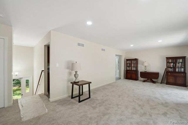 5849 Whispering Oaks Drive, Howell, MI 48855