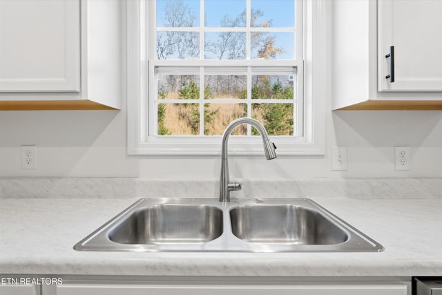 8000 Poplar Grove Lane, Powell, TN 37849