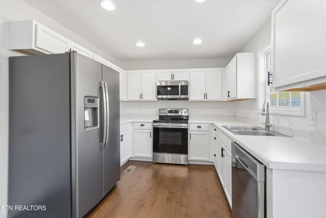 8000 Poplar Grove Lane, Powell, TN 37849