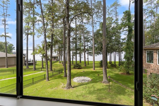 15749 Lakeway Drive, Willis, TX 77318