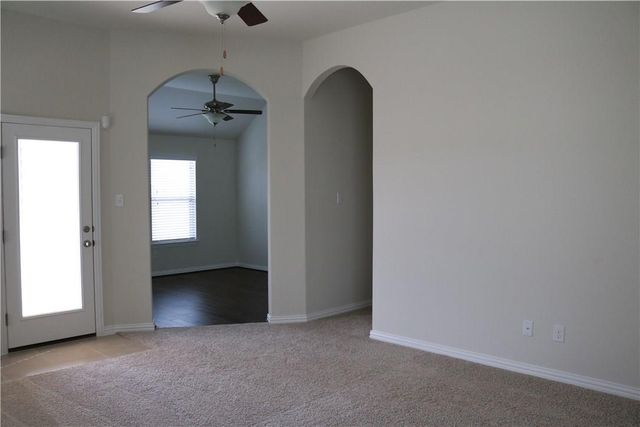 913 Wolcott DR, Leander, TX 78641