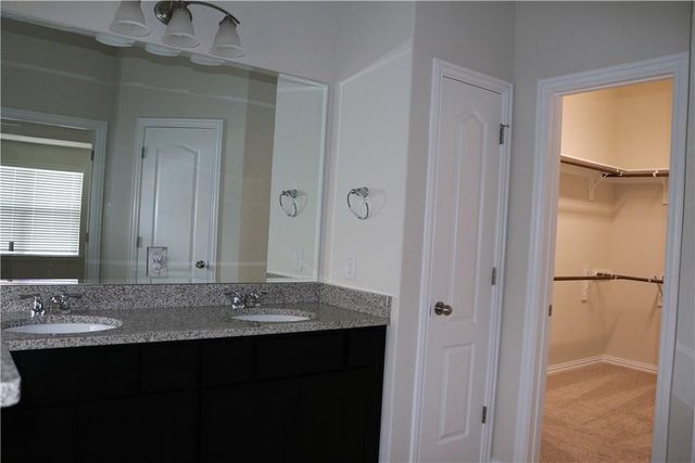 913 Wolcott DR, Leander, TX 78641