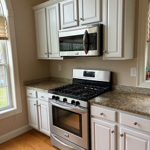 87 Dancause Rd, Lowell, MA 01826