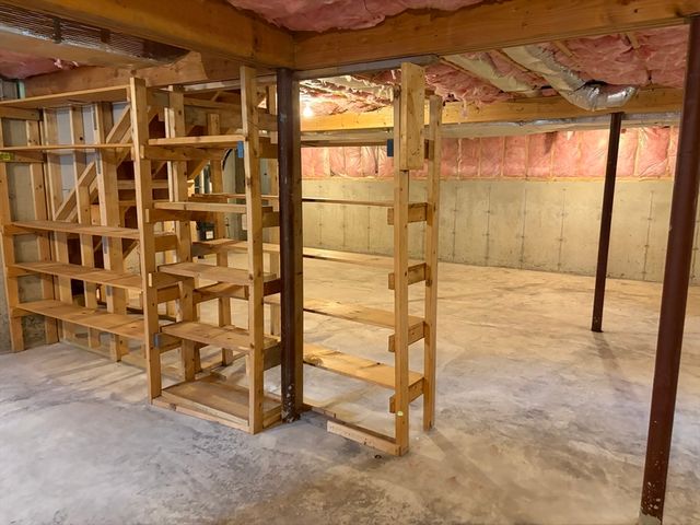 87 Dancause Rd, Lowell, MA 01826