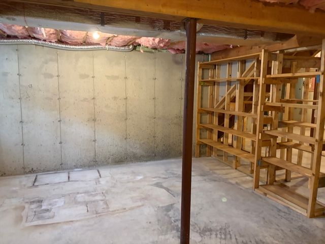 87 Dancause Rd, Lowell, MA 01826