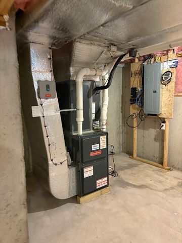 87 Dancause Rd, Lowell, MA 01826