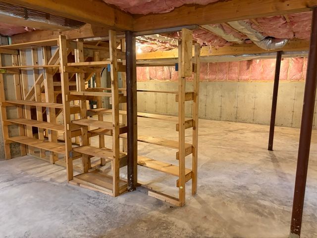 87 Dancause Rd, Lowell, MA 01852