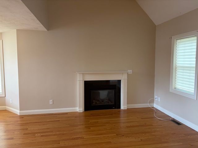 87 Dancause Rd, Lowell, MA 01826