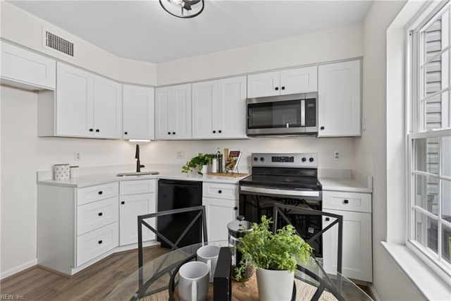 616 Shoreham Ct Apt 104, Virginia Beach, VA 23451