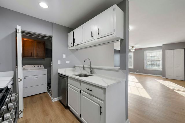 413 Sidney Avenue A, Glendale Heights, IL 60139