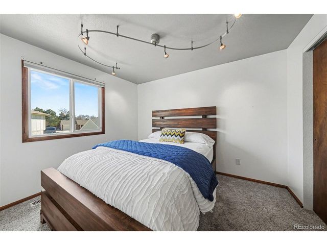 2138 Daley Dr, Longmont, CO 80501