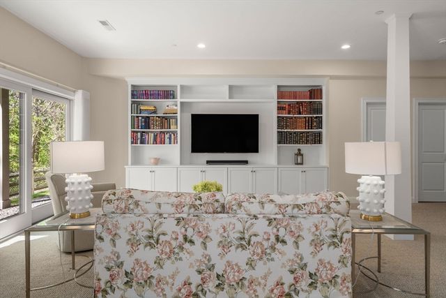65 S Cottage Rd 119, Belmont, MA 02478