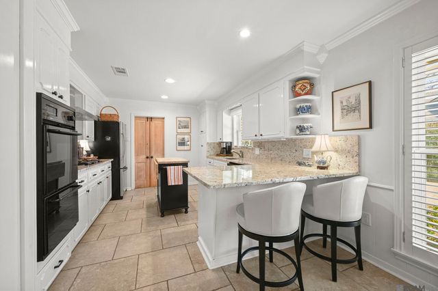 9325 Blueridge Dr, Baton Rouge, LA 70809