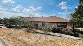 318 S Loma Vista Dr, Kerrville, TX 78028