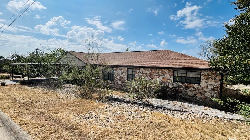 318 S Loma Vista Dr, Kerrville, TX 78028