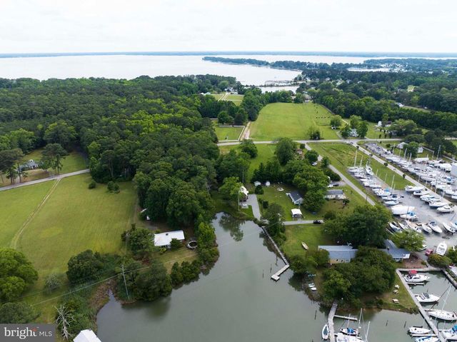 138 DELTA DR, Deltaville, VA 23043