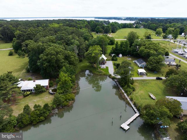 138 DELTA DR, Deltaville, VA 23043