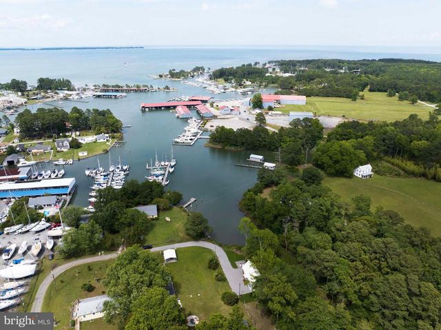 138 DELTA DR, Deltaville, VA 23043