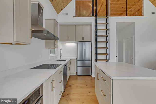 138 DELTA DR, Deltaville, VA 23043