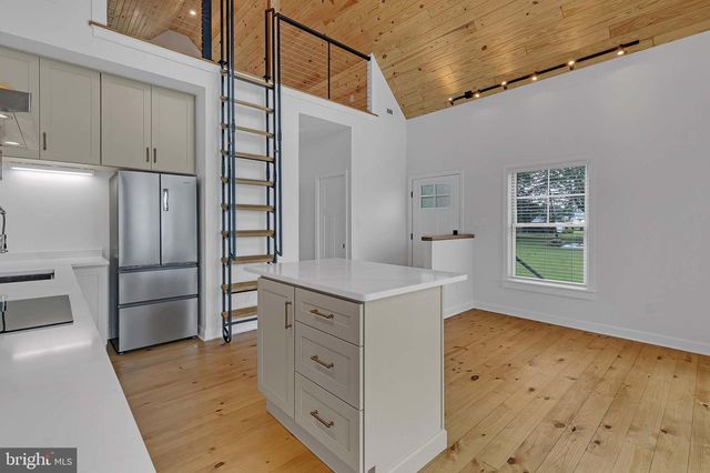 138 DELTA DR, Deltaville, VA 23043