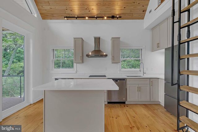 138 DELTA DR, Deltaville, VA 23043