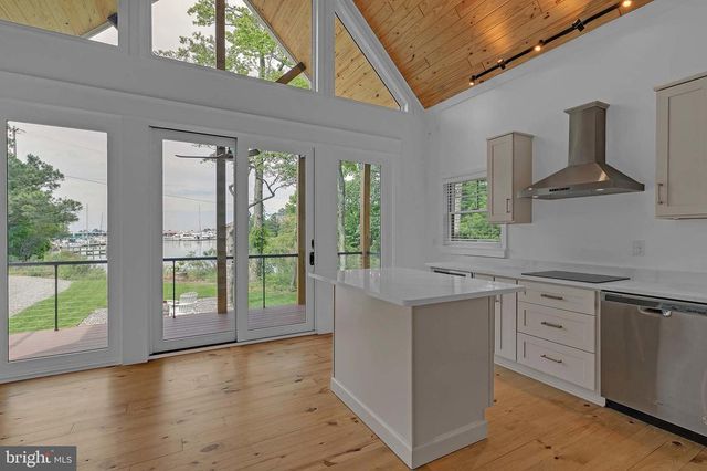 138 DELTA DR, Deltaville, VA 23043