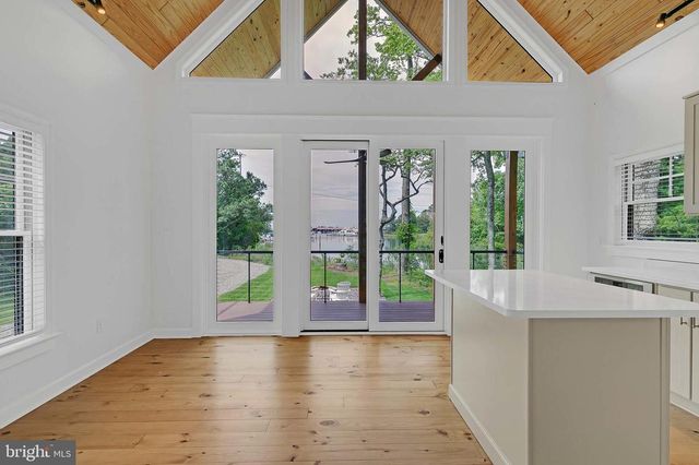 138 DELTA DR, Deltaville, VA 23043