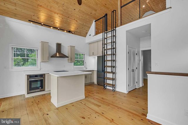 138 DELTA DR, Deltaville, VA 23043