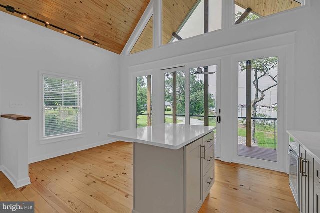 138 DELTA DR, Deltaville, VA 23043