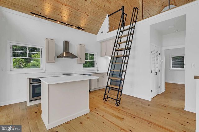 138 DELTA DR, Deltaville, VA 23043