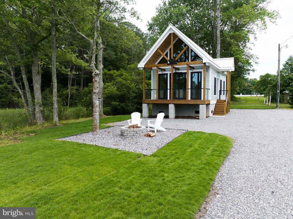 138 DELTA DR, Deltaville, VA 23043