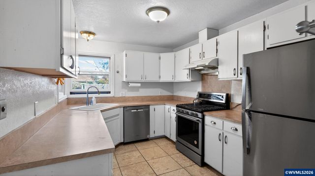 651 Wayne Dr N, Keizer, OR 97303