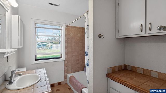 651 Wayne Dr N, Keizer, OR 97303