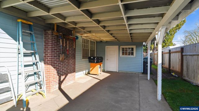 651 Wayne Dr N, Keizer, OR 97303