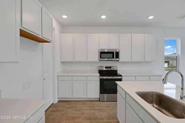 330 ALEXANDRITE Street, Deland, FL 32720