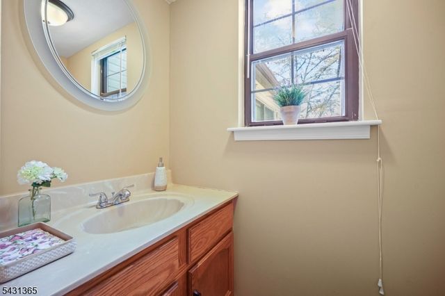 19 Plymouth Ln, Manalapan Twp., NJ 07726