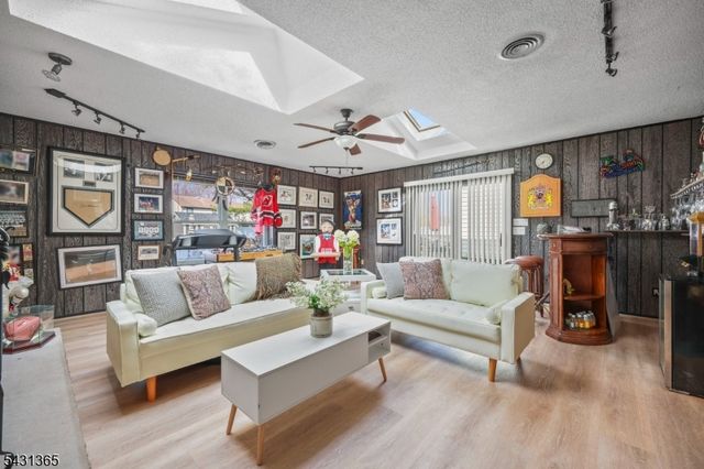 19 Plymouth Ln, Manalapan Twp., NJ 07726