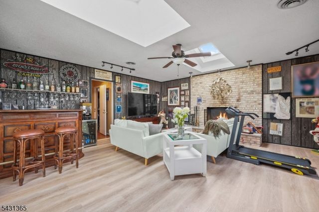 19 Plymouth Ln, Manalapan Twp., NJ 07726