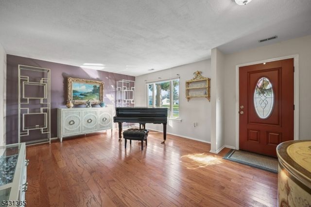 19 Plymouth Ln, Manalapan Twp., NJ 07726