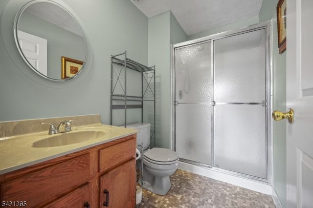 19 Plymouth Ln, Manalapan Twp., NJ 07726