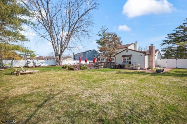 19 Plymouth Ln, Manalapan Twp., NJ 07726