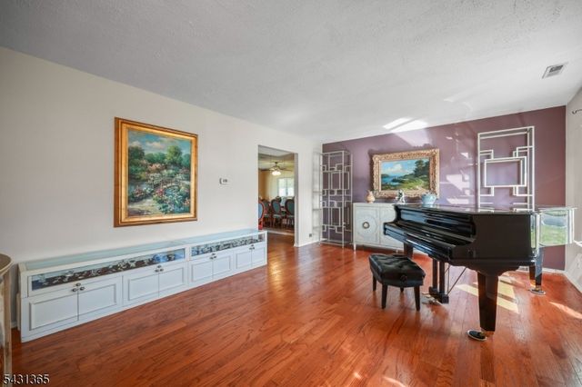 19 Plymouth Ln, Manalapan Twp., NJ 07726