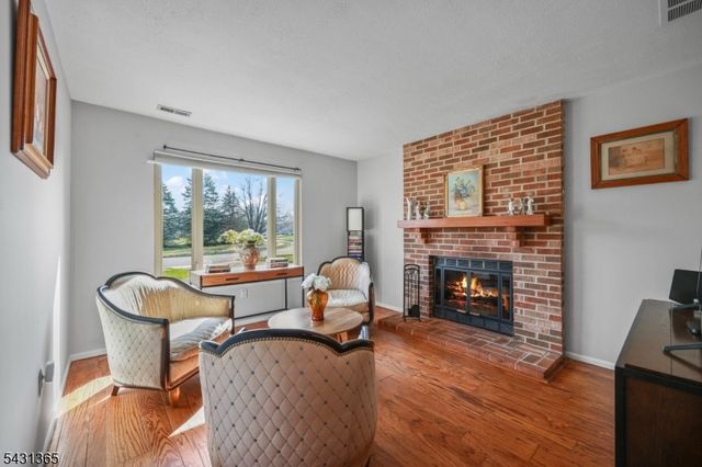 19 Plymouth Ln, Manalapan Twp., NJ 07726